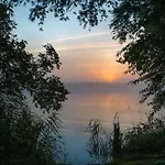 Reetdachhaus Direkt Am Wasser Breiholz