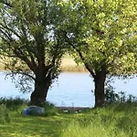 Reetdachhaus Direkt Am Wasser Hébergement de vacances