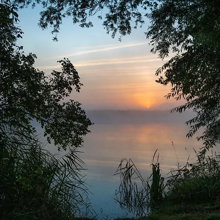 Reetdachhaus Direkt Am Wasser Breiholz