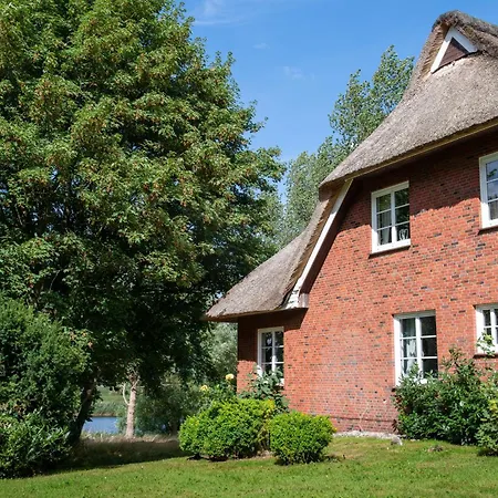 Holiday home Reetdachhaus Eiderblick *