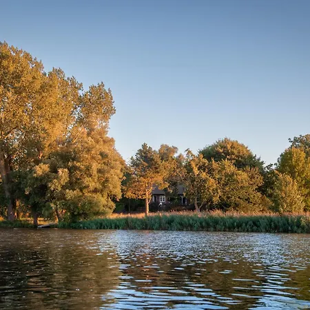 Casa vacanze Reetdachhaus Direkt Am Wasser