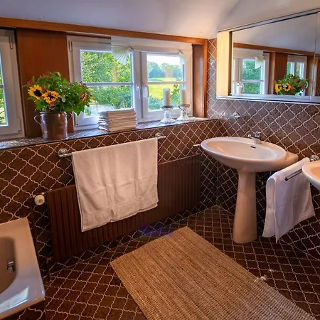 Casa vacanze Reetdachhaus Direkt Am Wasser *