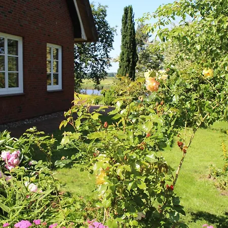 Reetdachhaus Direkt Am Wasser Casa vacanze *