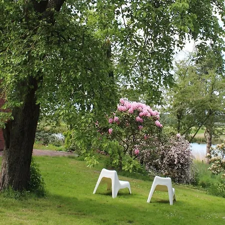 Hébergement de vacances Reetdachhaus Direkt Am Wasser Breiholz